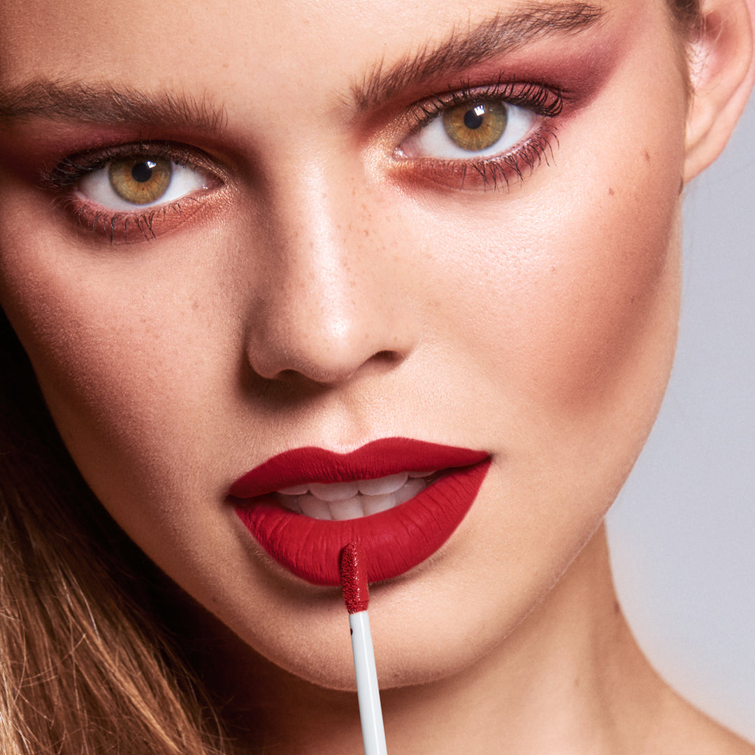 იუსტარი-ს ტუჩის ბზინავი საცხი