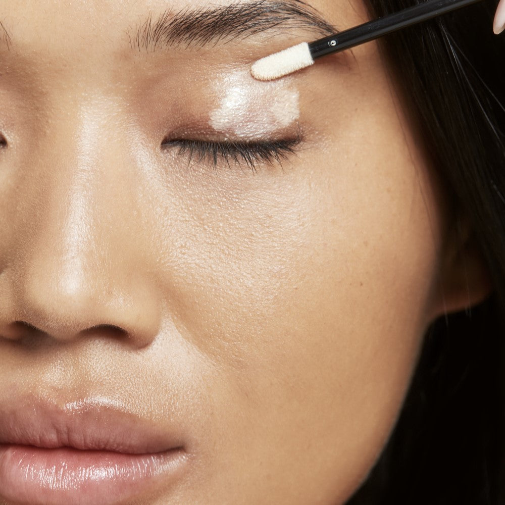 იუსტარი-ს თვალის ჩრდილი და პრაიმერი