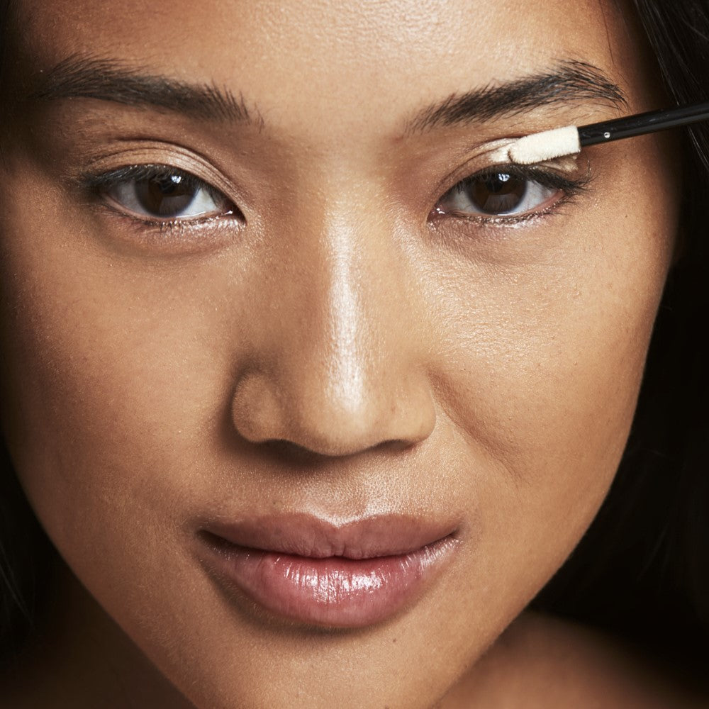 იუსტარი-ს თვალის ჩრდილი და პრაიმერი