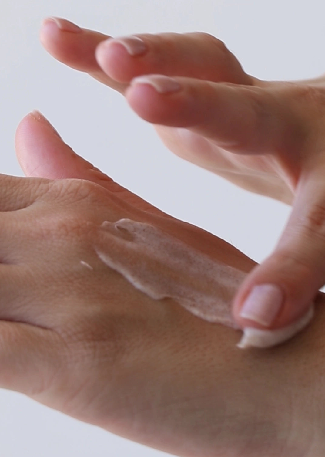 Revitalizing Facial Scrub Gallery Image 3