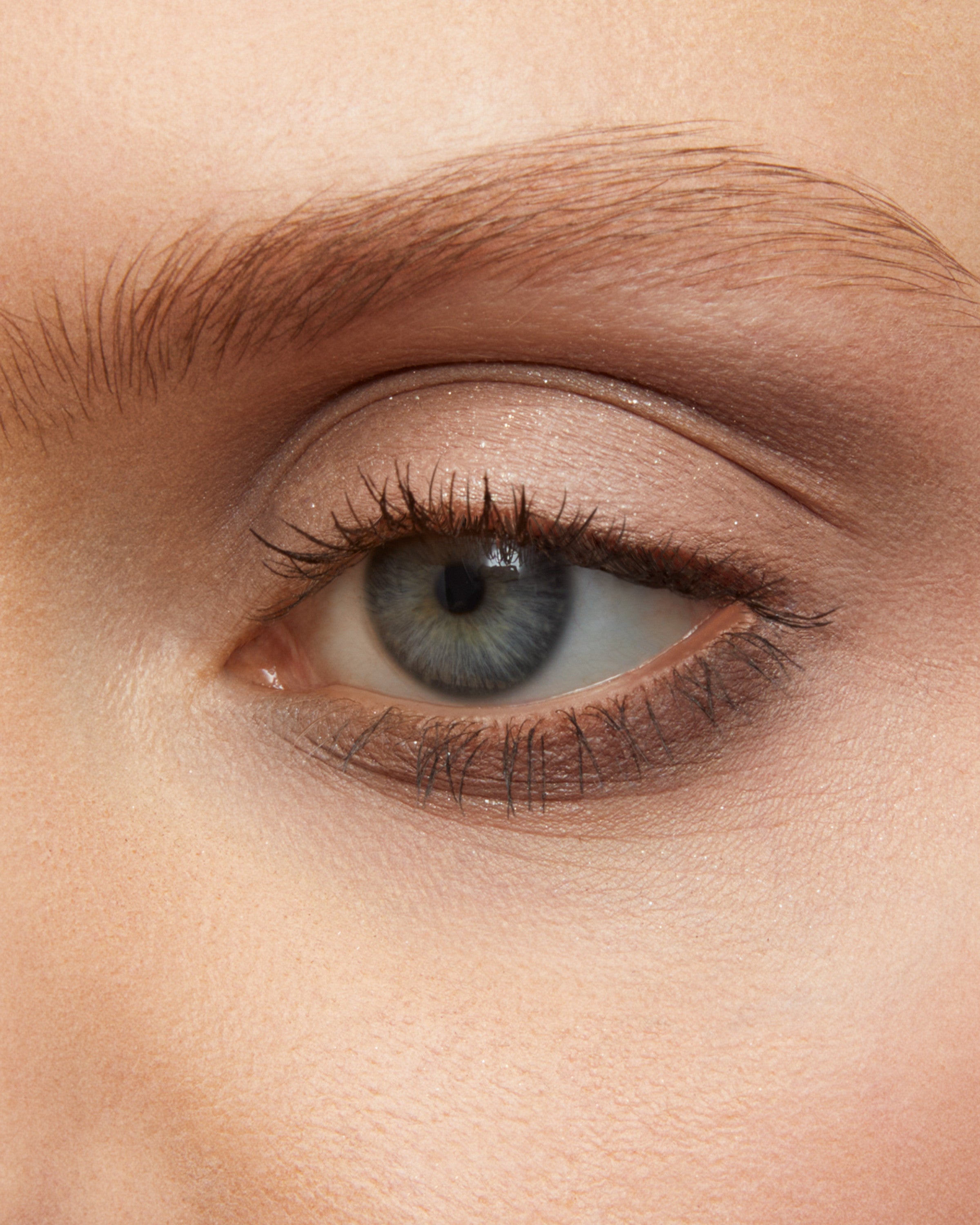 თვალი ჩრდილი (მბზინავი)