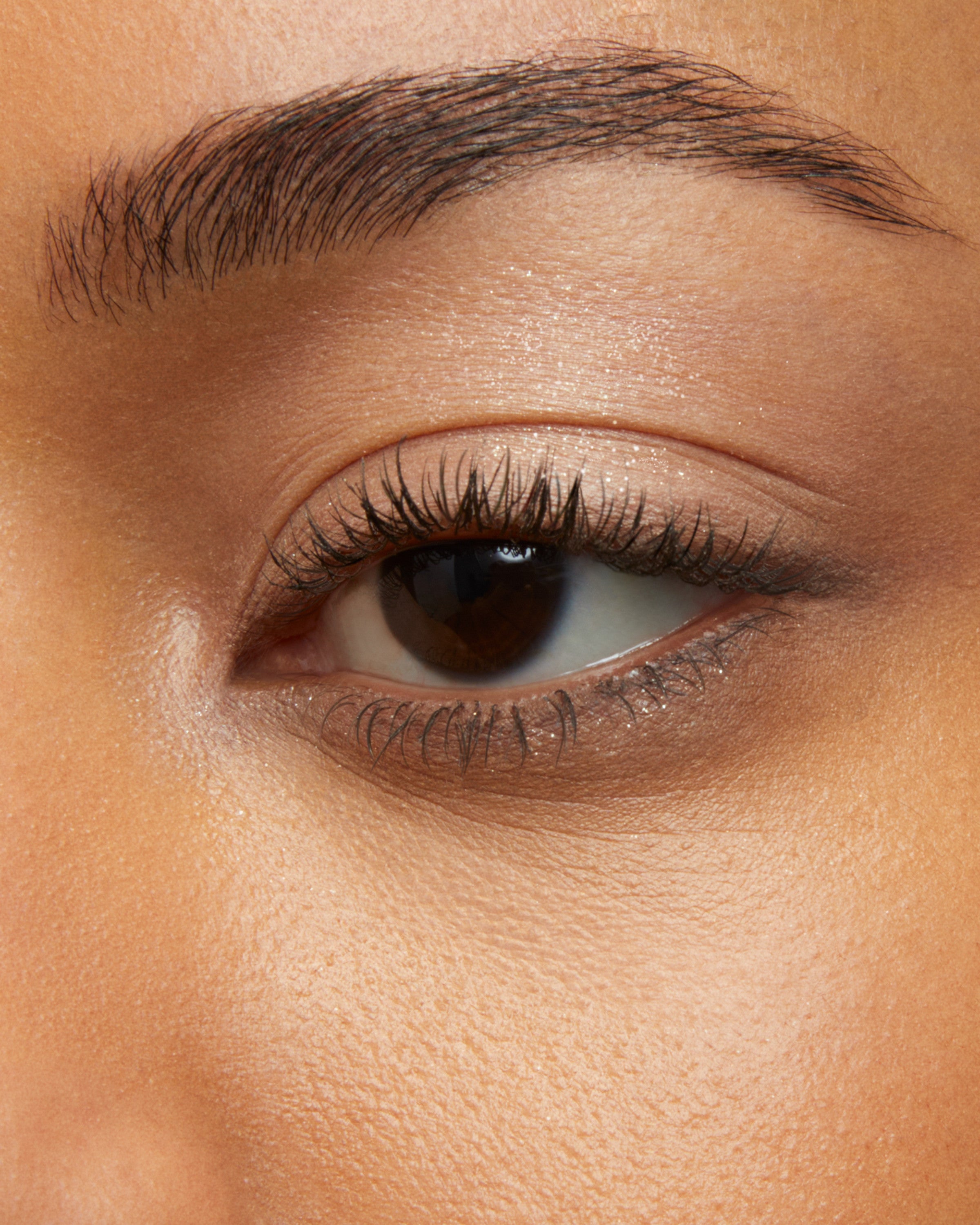 თვალი ჩრდილი (მბზინავი)